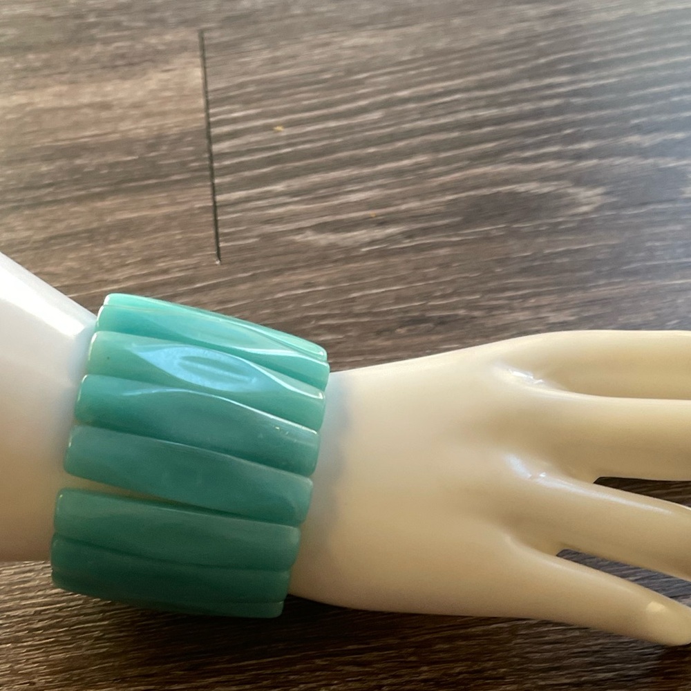 vintage turquoise blue lucite stretch bracelet Chunky Bracelet Women’s Sz 7”